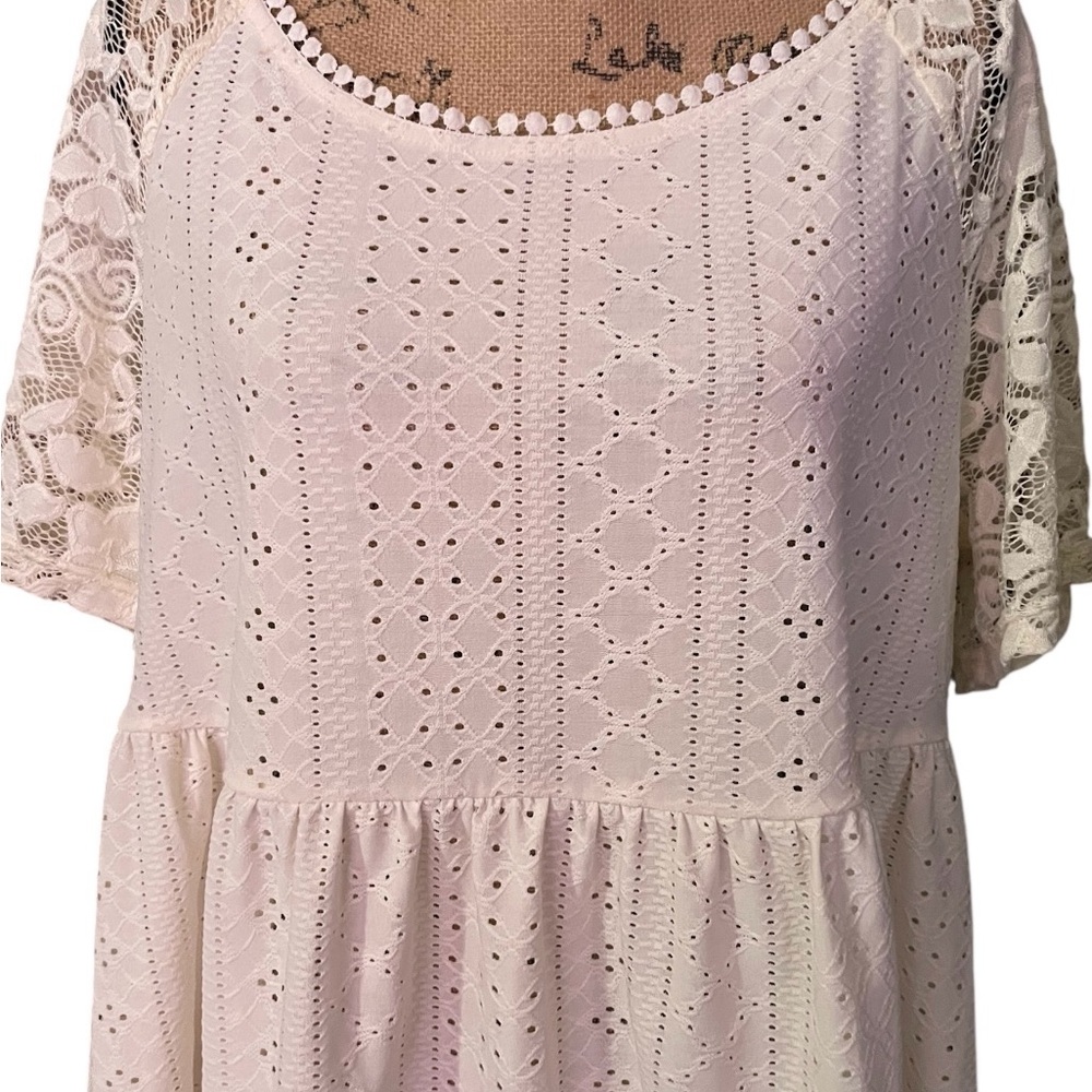 BloomChic Cream Relaxed‎ Ruffled Tunic - Picture 3 of 8